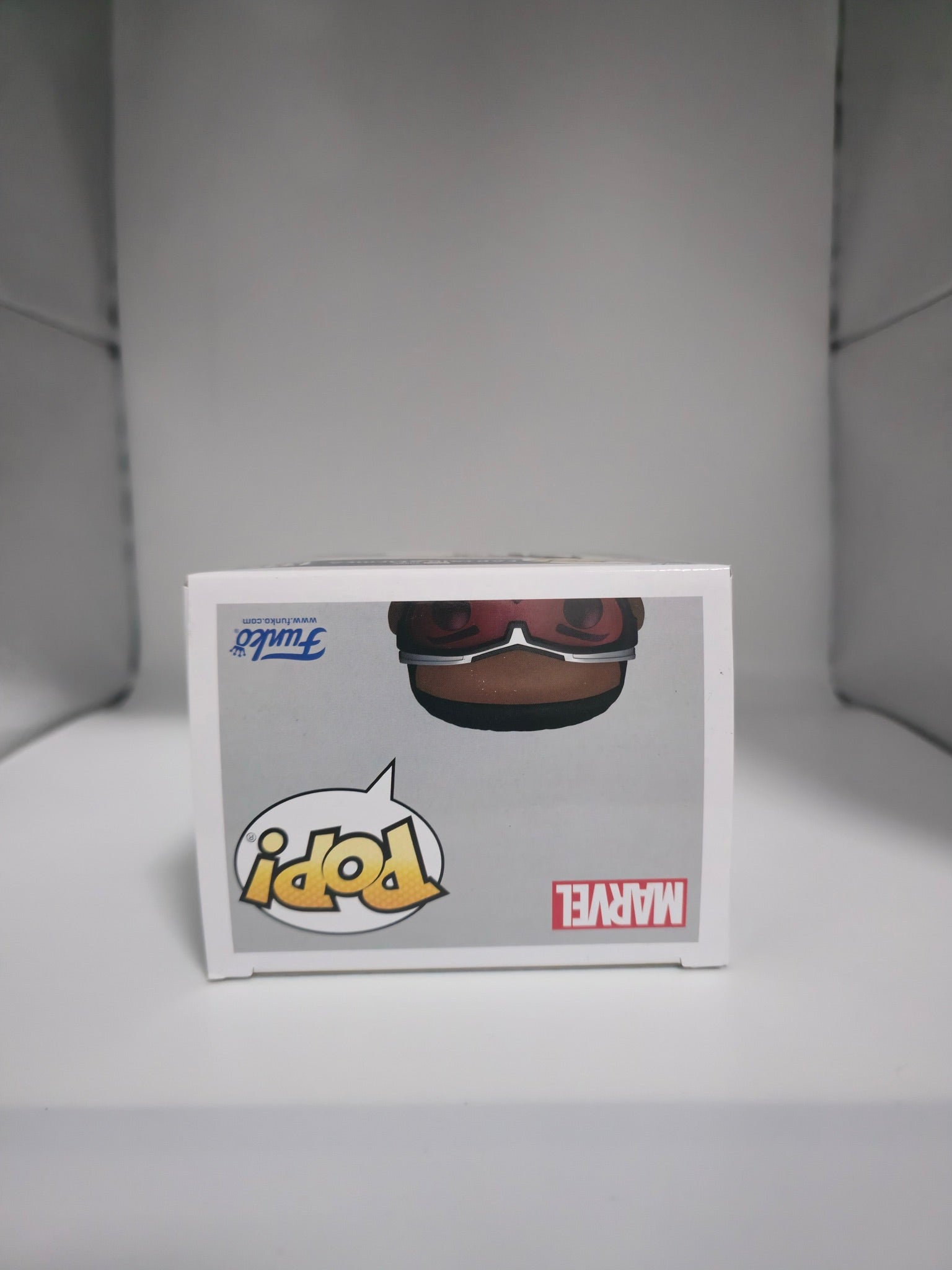 Captain America #1337 Funko Pop top of box