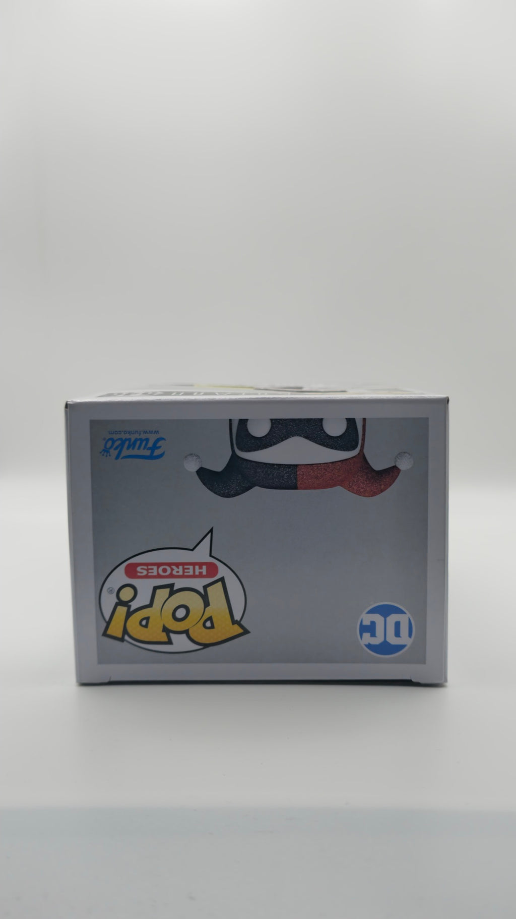 Funko Pop! Heroes: Batman The Animated Series - Harley Quinn #546 (Diamond Collection) (MEFCC 2025 Exclusive)
