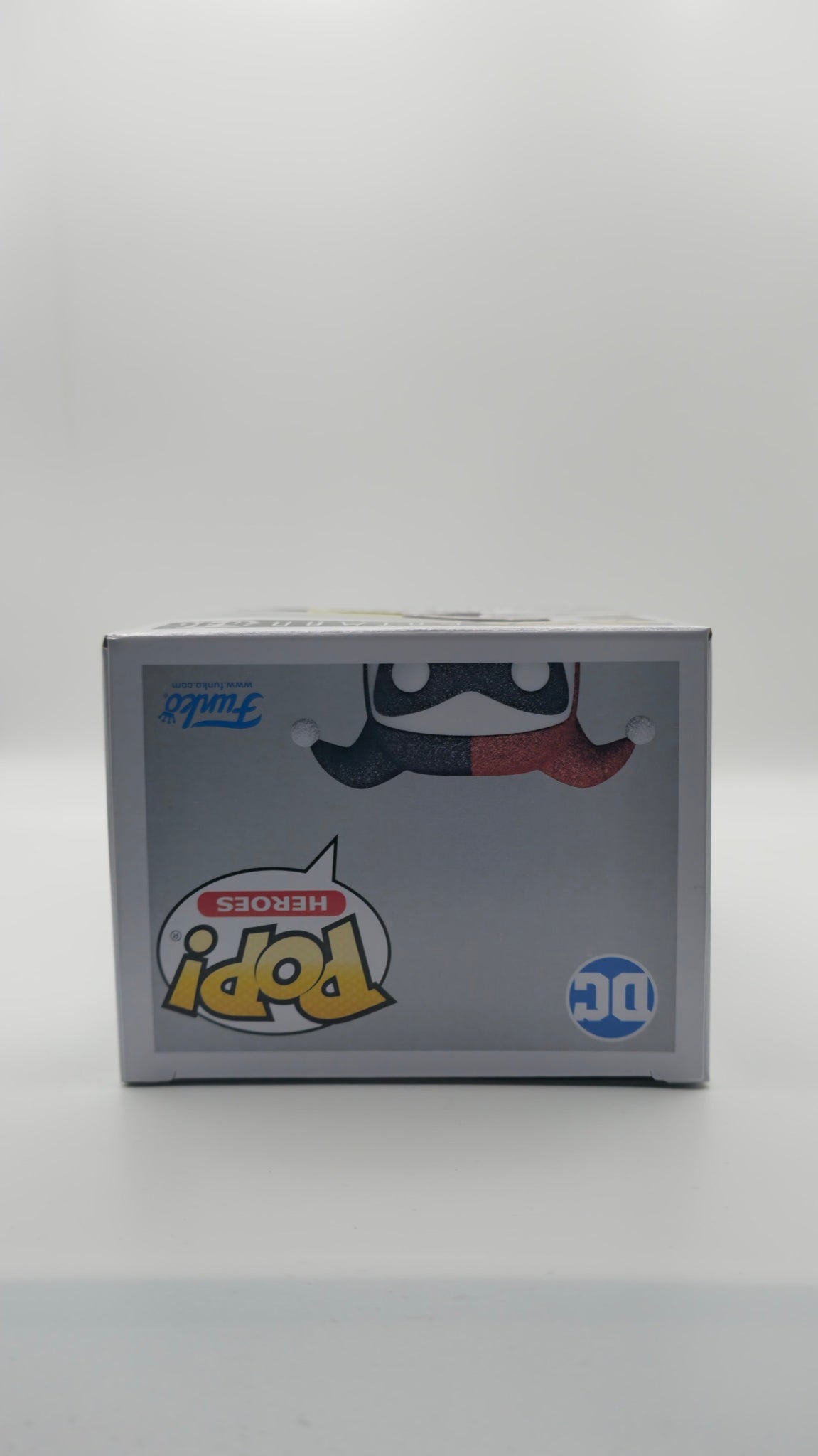 Funko Pop! Heroes: Batman The Animated Series - Harley Quinn #546 (Diamond Collection) (MEFCC 2025 Exclusive)