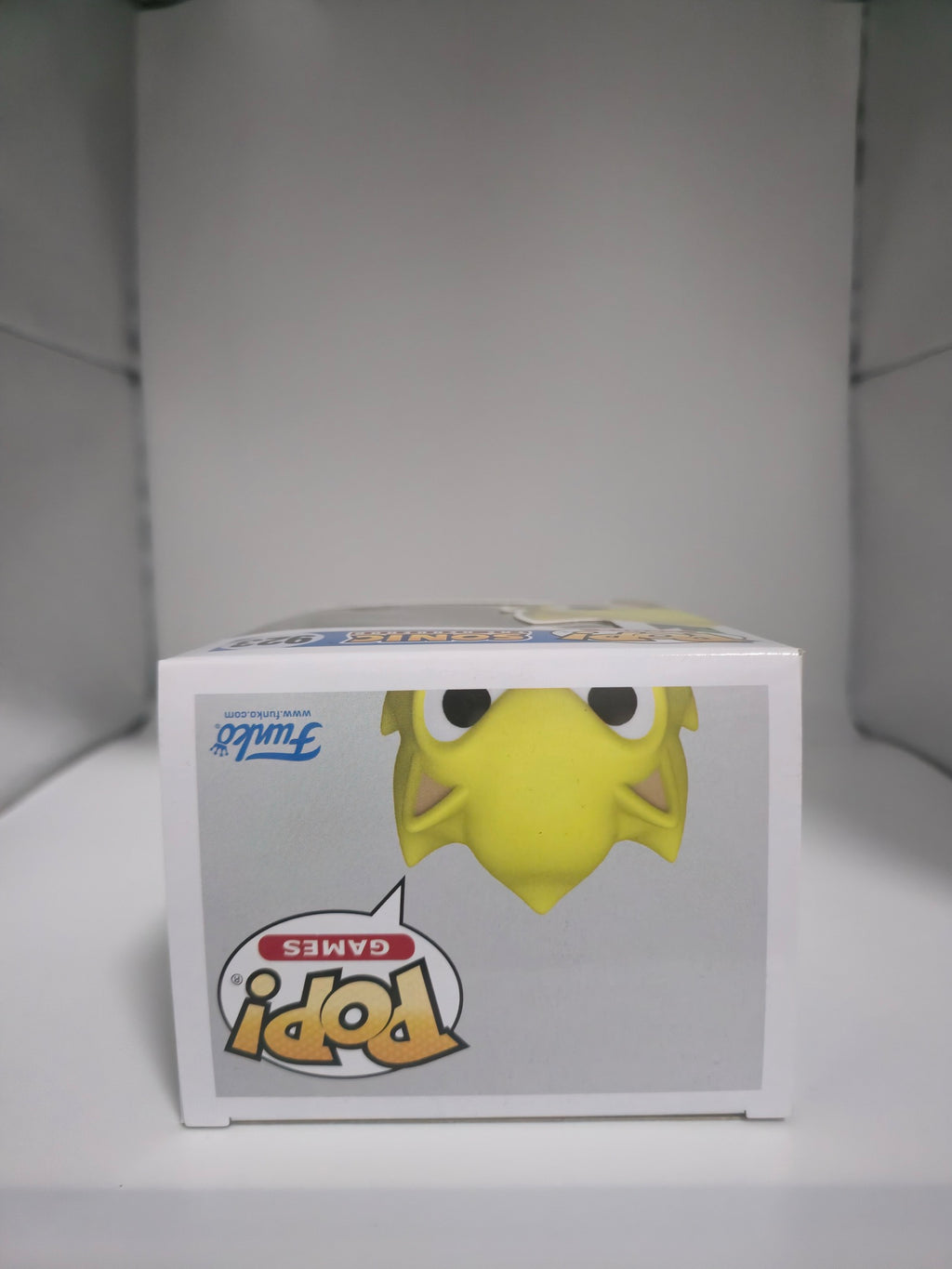 Super Sonic Funko Pop #923 top of box